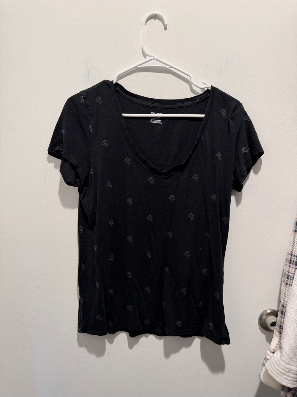 PINK Victoria's Secret Black Short-Sleeve Scoop Neck Tee